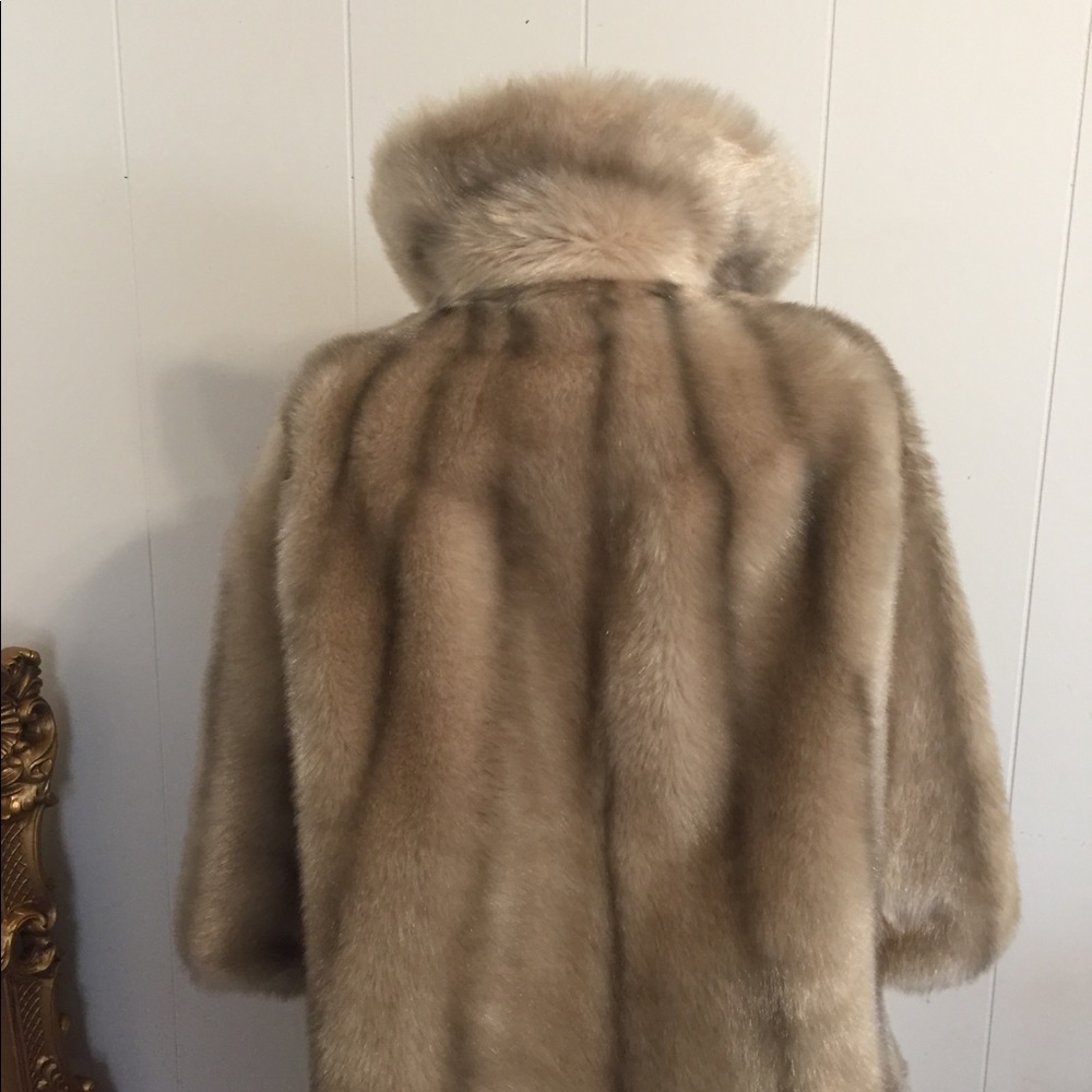 Fur Cape - Picture 5 of 5